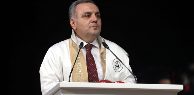 ERÜ Tıp Fakültesi 50. Dönem Mezunlarını Verdi