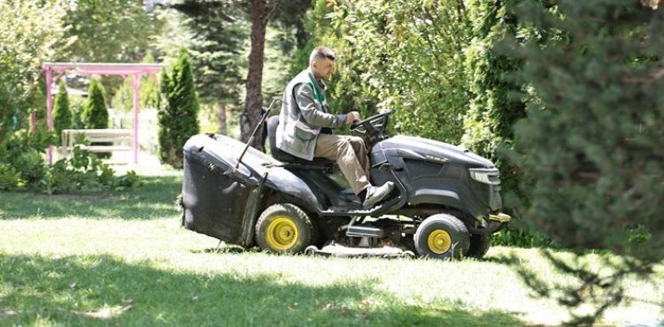 TALAS'TA PARK VE BAHÇELERE YAZ BAKIMI