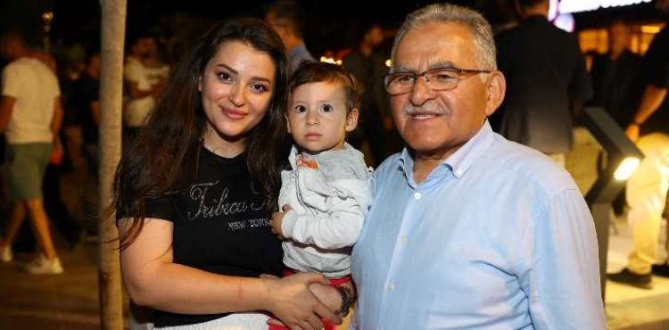 BÜYÜKKILIÇ VE AKAR, RECEP TAYYİP ERDOĞAN MİLLET BAHÇESİ’NDE VATANDAŞLARLA BULUŞTU