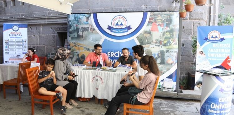 ERÜ’nün Tercih Danışmanlığı Standı İlgi Görüyor