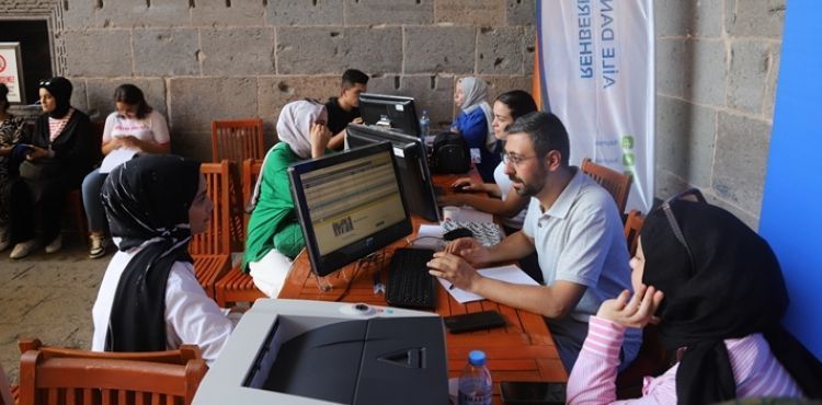 BÜYÜKŞEHİR’İN ÜCRETSİZ YKS TERCİH DANIŞMANLIĞI HİZMETİNE GENÇLERDEN YOĞUN İLGİ