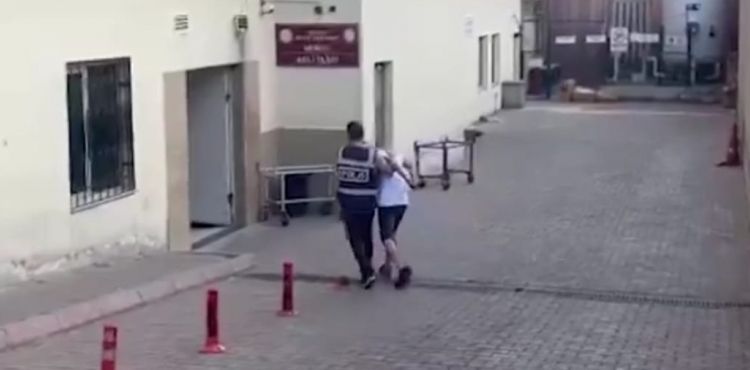 Hırsızlık suçundan aranan firari yakalandı