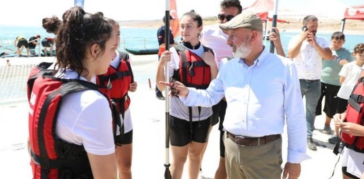 BAŞKAN ÇOLAKBAYRAKDAR, “SU SPORLARI HER ÇEŞİDİNİN YAPILABİLECEĞİ MUHTEŞEM TESİS, HAYIRLI OLSUN”