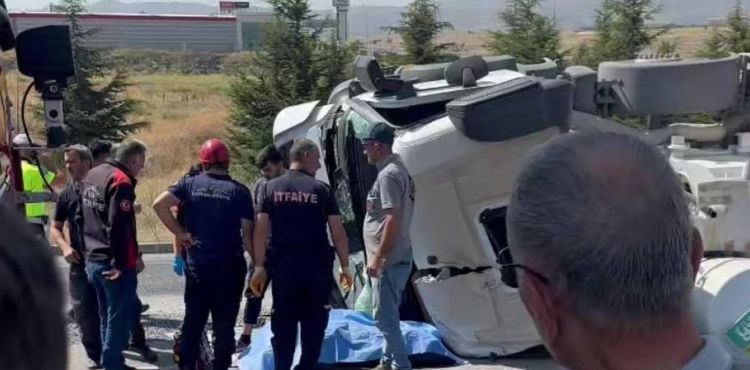 Beton mikseri devrildi: Şoför hayatını kaybetti