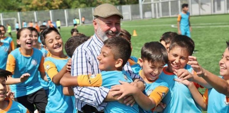 BAŞKAN ÇOLAKBAYRAKDAR, “EVLATLARIMIZIN, HER ZAMAN YANINDAYIZ”