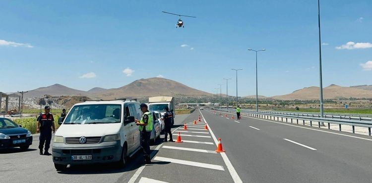 Jandarmadan Cayrokopter denetiminde 18 sürücüye ceza yazıldı