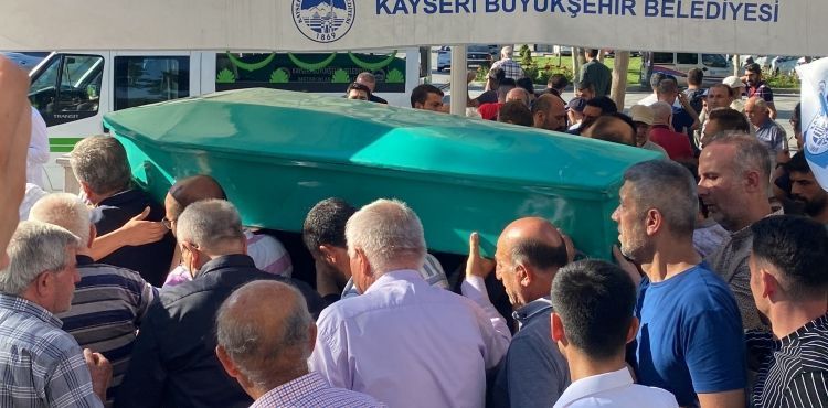 Talas’ta evinin bahçesinde vurularak öldürülen şahıs toprağa verildi