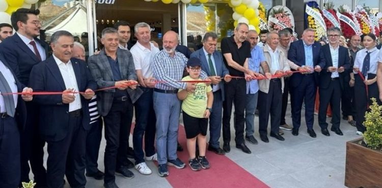 İstikbal, 691. Mağazasını Kayseri’de Güliz Ayla Konseri ile Açtı!
