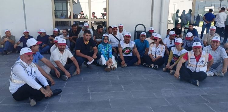 Sendika üyesi sağlıkçılardan oturma eylemi