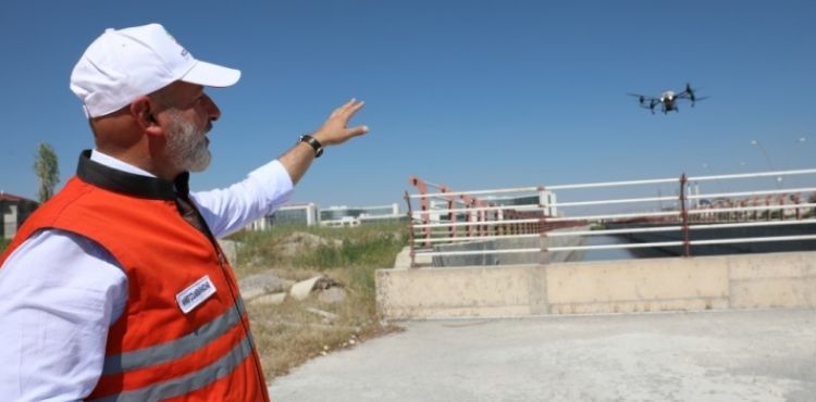 KOCASİNAN BELEDİYESİ, TÜM AÇIK ALANLARI DRONE İLE İLAÇLIYOR