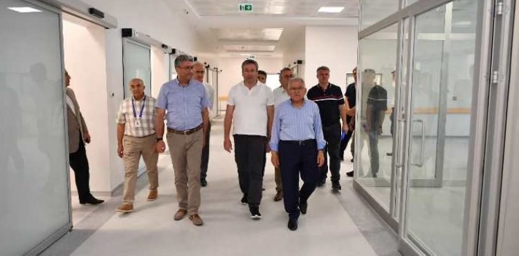 DOKTOR BAŞKAN TALİMAT VERDİ, BÜYÜKŞEHİR, ERÜ ACİL SERVİS BİNASI VE POLİKLİNİKLERİNİ YENİLEDİ