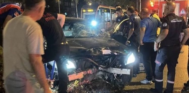 Otomobil tramvay hattına girdi