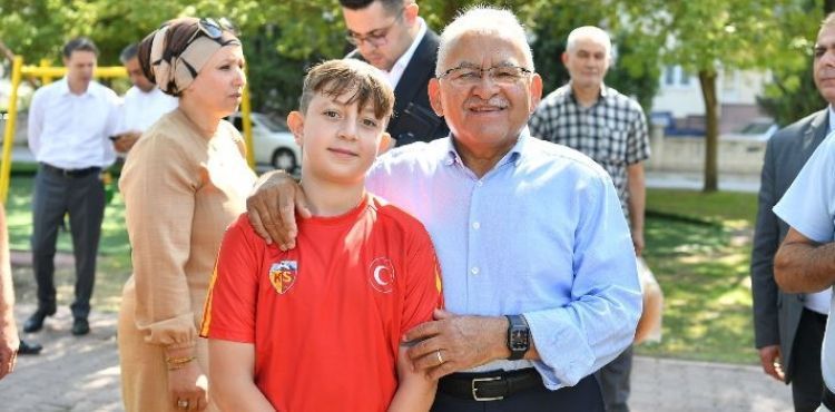 BAŞKAN BÜYÜKKILIÇ, ESKİŞEHİR BAĞLARI’NDA 3 MAHALLE MUHTARI VE VATANDAŞLARLA BİR ARAYA GELDİ