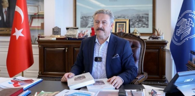 MELİKGAZİ BELEDİYESİ “KAYSERİ’NİN ULU ÇINARI KAYSERİ LİSESİ TARİHİ” KİTABI İÇİN TANITIM PROGRAMI DÜZENLEYECEK
