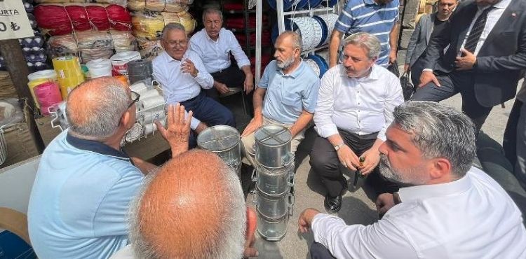 AKAR VE BÜYÜKKILIÇ'TAN ÇARŞI GEZİSİ VE VATANDAŞ ZİYARETİ