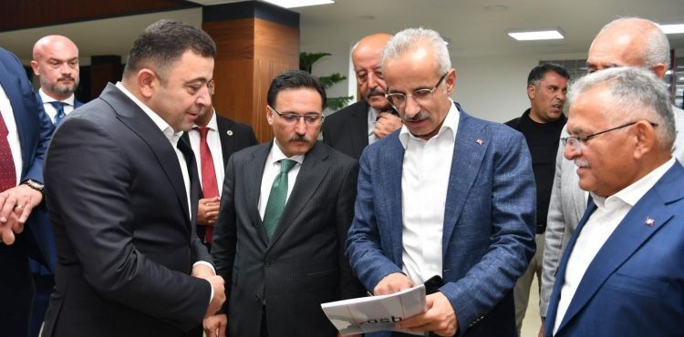 Kayseri OSB Başkanı Yalçın, Bakan Uraloğlu’na Sanayicinin Taleplerini İçeren Dosya Sundu
