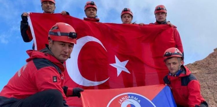 JAK Timleri Erciyes Dağı’na zirve tırmanışı gerçekleştirdi
