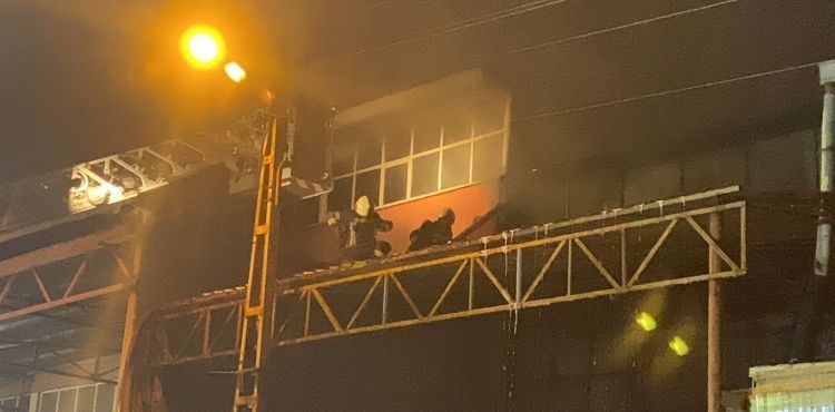 Ağaç İşleri’nde çıkan yangında 3 işyeri zarar gördü
