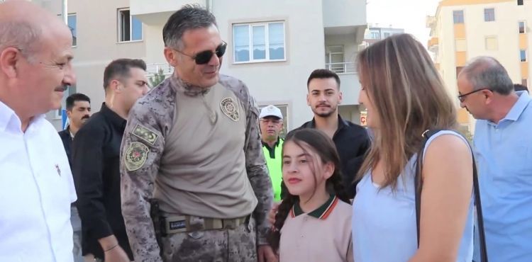Şehit kızına okulun ilk gününde anlamlı destek