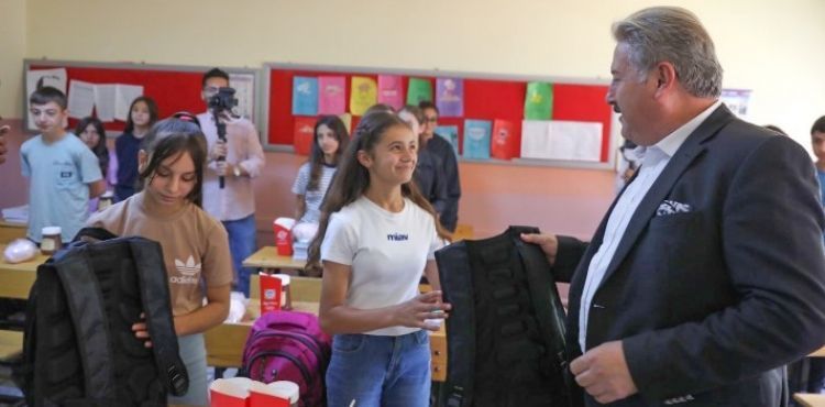 BAŞKAN PALANCIOĞLU EĞİTİM-ÖĞRETİMİN İLK GÜNÜNDE ÖĞRENCİLERİ YALNIZ BIRAKMADI