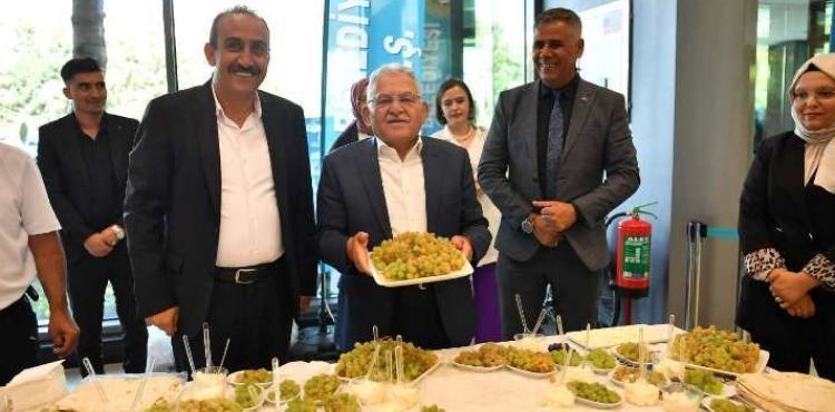 BAŞKAN BÜYÜKKILIÇ, İNCESU YÖRESEL ÜRÜNLERİNİ HEM TATTI HEM DE TANITTI