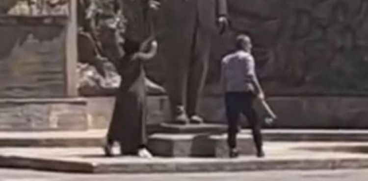 Atatürk Anıtı’na saldıran dayı ile yeğeni tahliye edildi