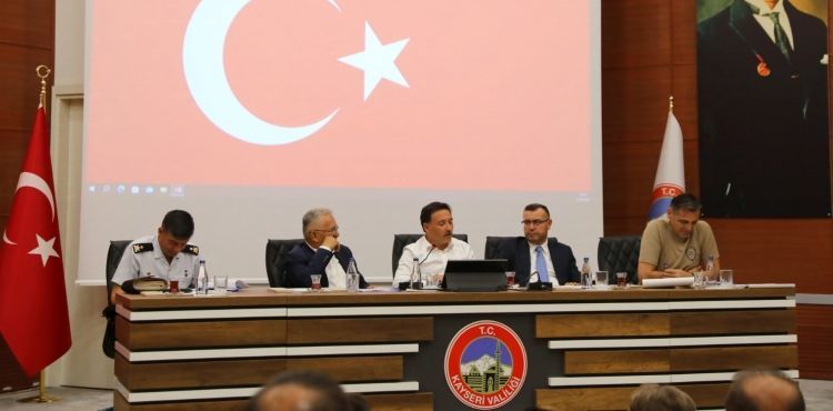 Kayseri Protokolü İl Göç Kurulu Toplantısı için bir araya geldi