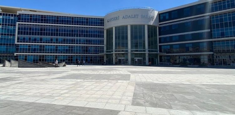 Kız arkadaşının cep telefonunu alan şahsa 1 yıl 1 ay 3 gün hapis