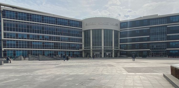 Hakkında dolandırıcılık suçundan dava açılan inşaat şirketi yetkilisi 3 kişiye 6 yıl 3’er ay hapis