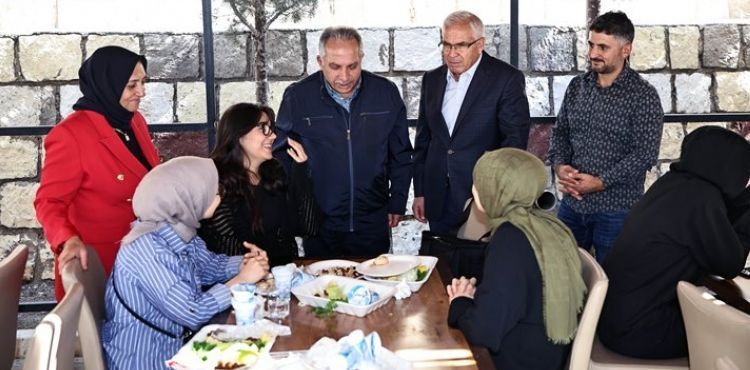TALAS'TA GELENEK BOZULMADI, ÜNİVERSİTELİLERE ELİT KARŞILAMA