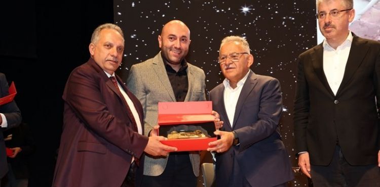 TALAS'A DEĞER KATANLARA ONUR PLAKETİ