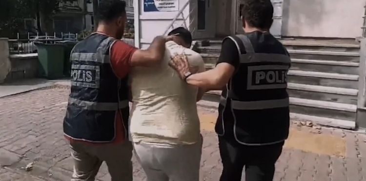 Otomobilden hırsızlık yapan kişi yakalandı