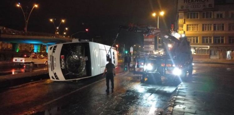 Kayseri’de işçi servisi devrildi: 9 yaralı
