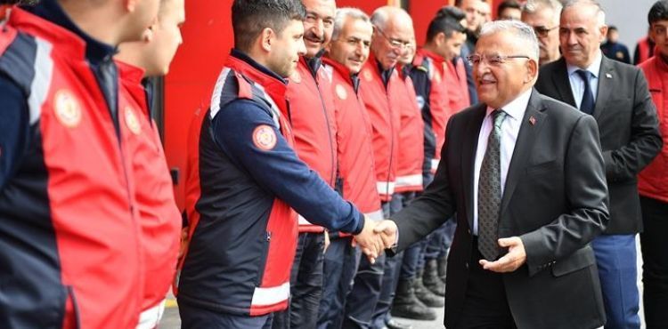 BAŞKAN BÜYÜKKILIÇ’TAN KAHRAMAN İTFAİYE PERSONELİNE ZİYARET