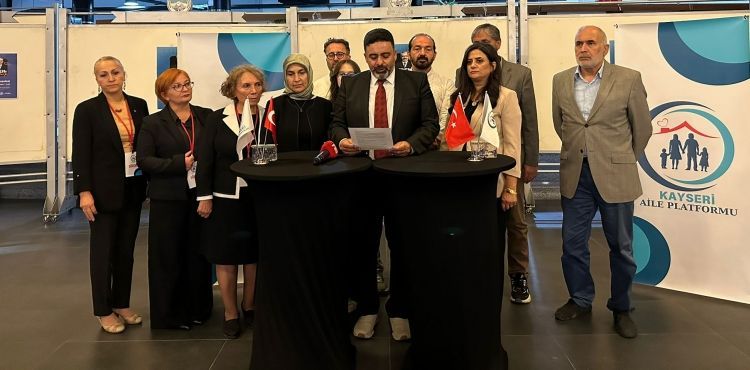 Toplumun yapı taşı aile: Kayseri’de bilinçlendirme konferansı düzenlendi