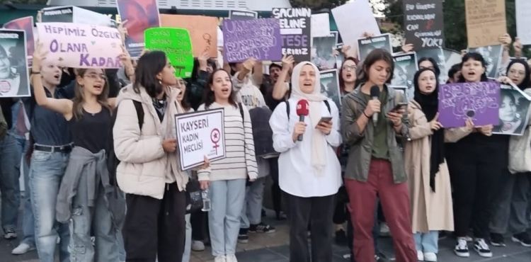 Kayseri’de kadınlar, cinayetlere tepki için toplandı