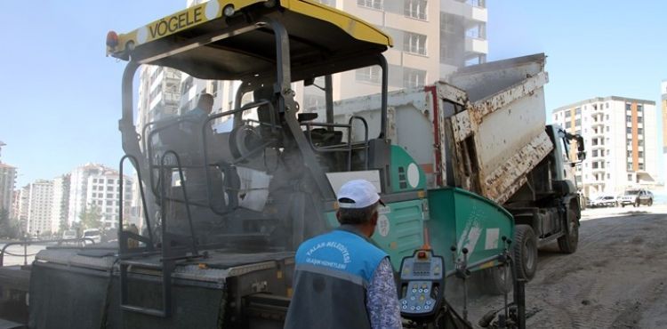 TALAS'TA SONBAHAR ASFALTI HIZ KESMİYOR