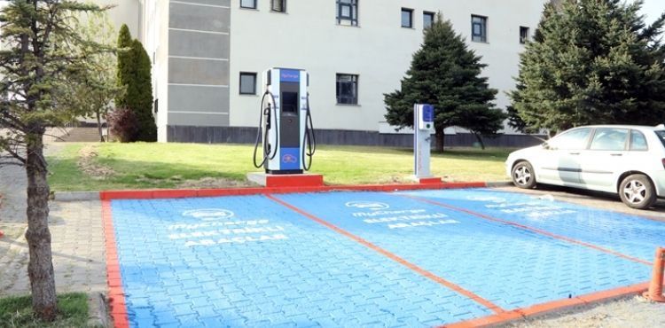 ERÜ’ye Elektrikli Araç Şarj İstasyonu Kuruldu