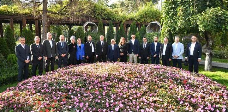 BAŞKAN BÜYÜKKILIÇ, MOBİLYACILAR ODASI VE E-TİCARET PLATFORMU TEMSİLCİLERİNİ KONUK ETTİ