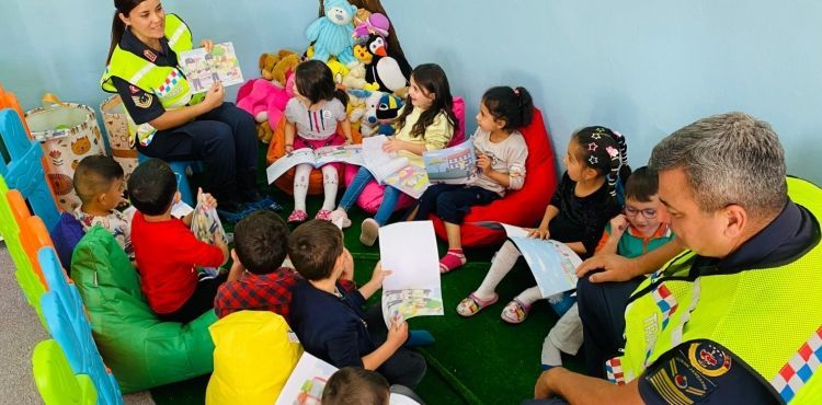 Jandarma ekiplerinden trafik güvenliği eğitimi