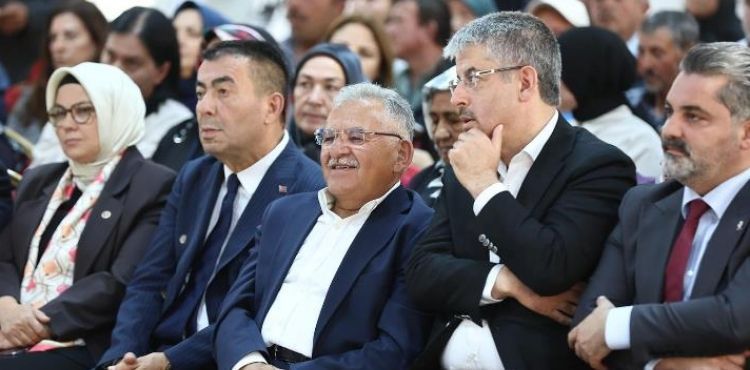BÜYÜKKILIÇ, AK PARTİ 8’İNCİ OLAĞAN BÜNYAN İLÇE KONGRESİ’NE KATILDI