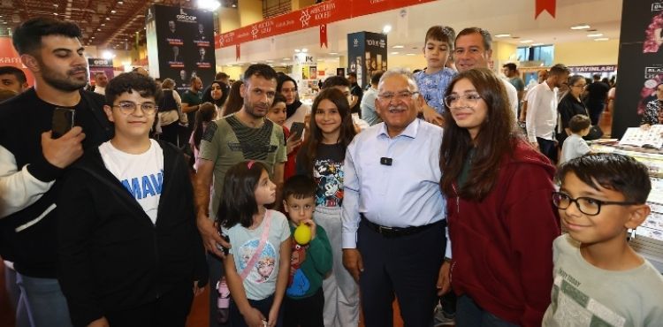 KAYSERİ’NİN REKORLAR KIRAN KİTAP FUARININ 5’İNCİ GÜNÜNDE YARIM MİLYONA YAKIN ZİYARETÇİ