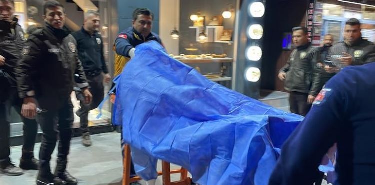Sokak ortasında tartıştığı husumetlisi O.Ö. (74) tarafından bıçakla yaralandı
