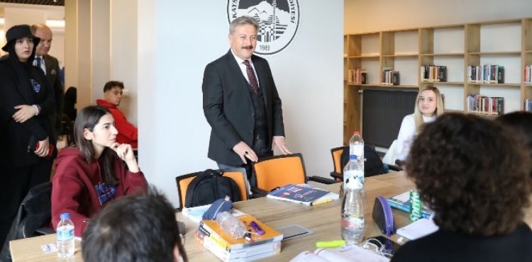 AKIL KÜPÜ KÜTÜPHANELERİ GENÇLERİN GÖZDESİ OLDU