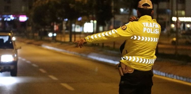 Polisten farklı noktalarda asayiş uygulaması: 405 kişi sorgulandı
