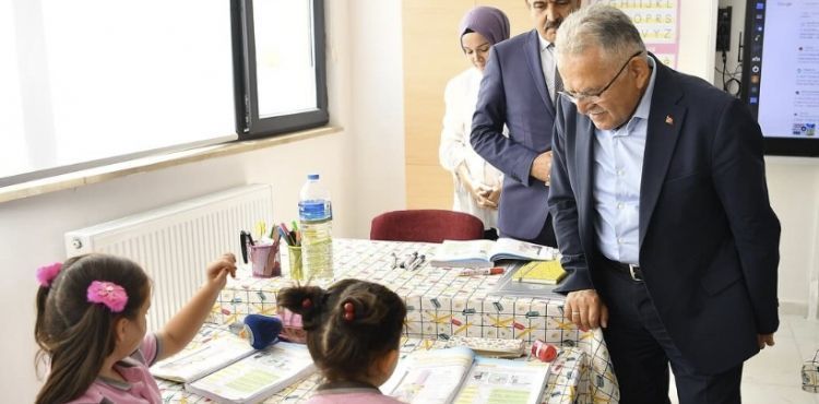 KAYSERİ BÜYÜKŞEHİR’DEN, CUMHURİYET BAYRAMI’NDA İNCESU SARAYCIK’A “EĞİTİM” DESTEĞİ