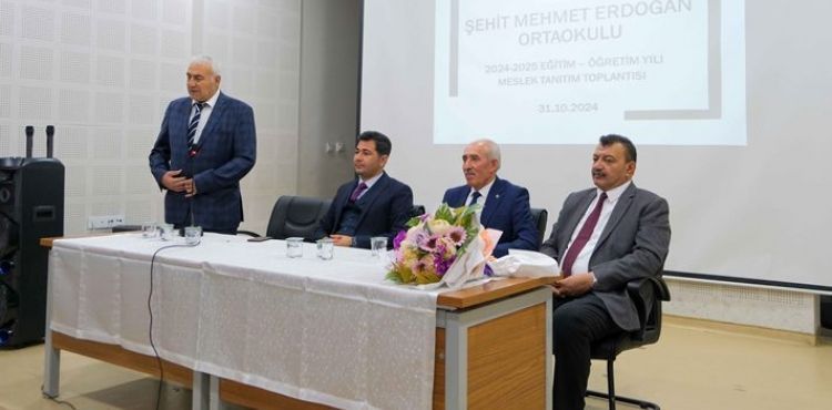 İlk Meslek Tanıtım Toplantısı Şehit Mehmet Erdoğan Ortaokulu’nda yapıldı