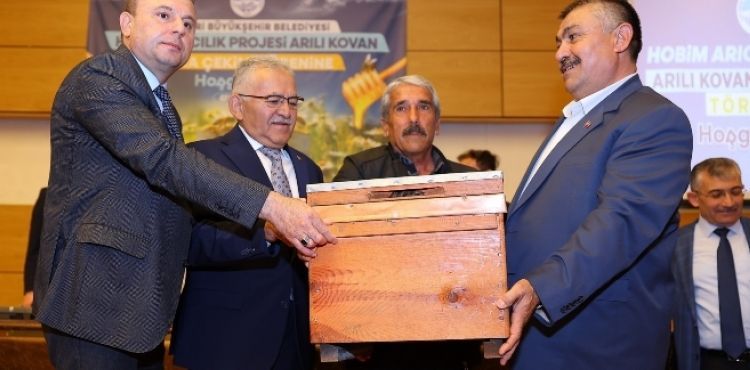 BAŞKAN BÜYÜKKILIÇ’IN ARILI KOVAN DESTEĞİNDEN “BAL” DAMLIYOR