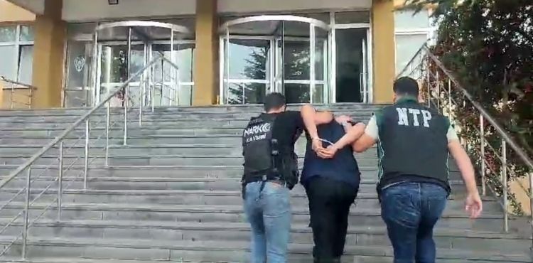 Narkotik operasyonunda 2 firari yakalandı