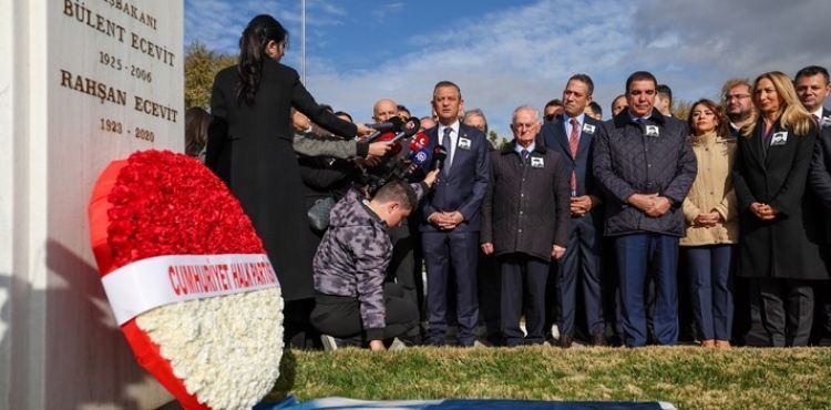 Bülent Ecevit, 18'inci ölüm yıl dönümünde anıldı